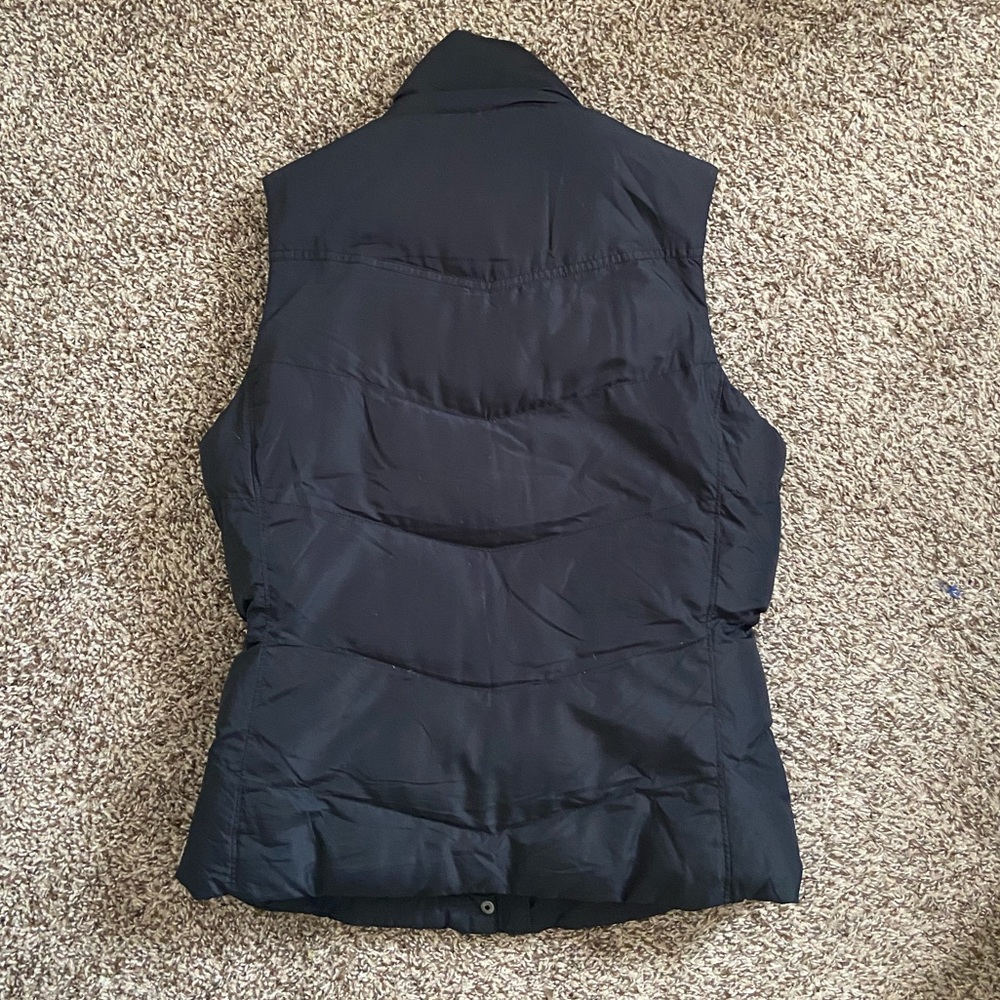 Banana Republic Puffer Vest - Picture 7 of 7